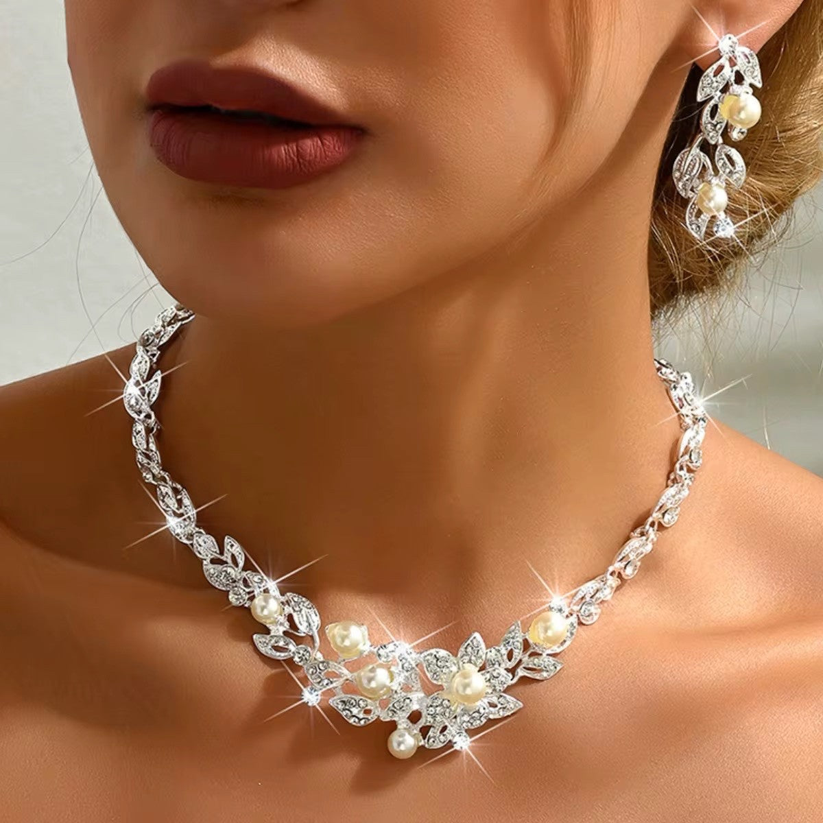 3-Piece Women's Jewelry Set with Sparkling Flower Design