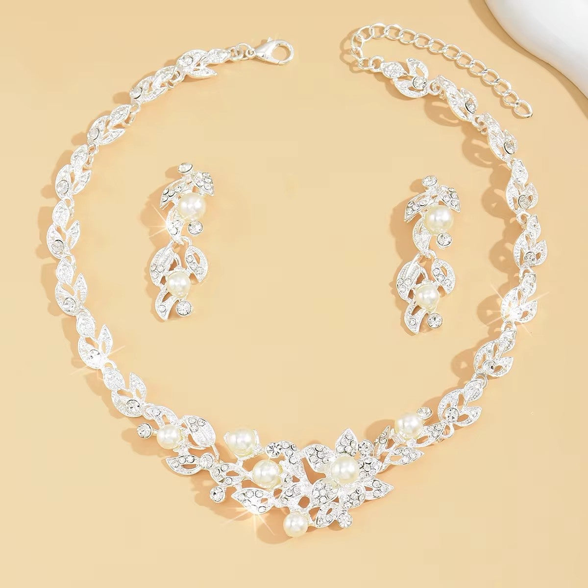 3-Piece Women's Jewelry Set with Sparkling Flower Design